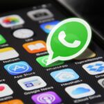 As pessoas escrevem apenas com minúsculas para comunicar uma série de atributos sociais, como jovialidade, modernidade e até identidade de gênero